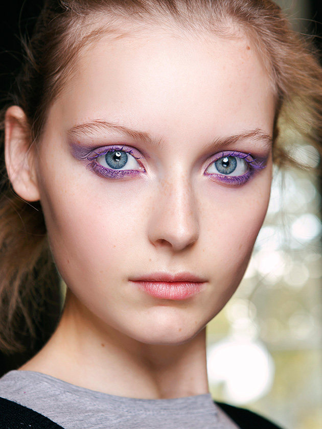 purple-colored-mascara-whom-it-suits-and-how-to-use-it