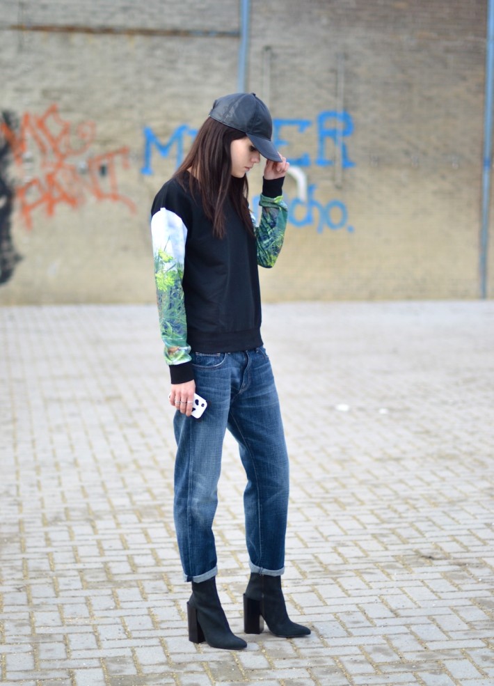 currentelliott-boyfriend-jeans-outfit-cap-710x985