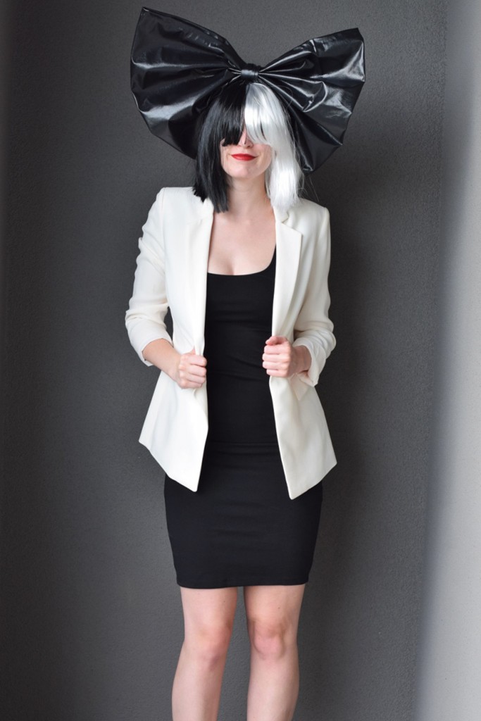 1477329040-sia-costume