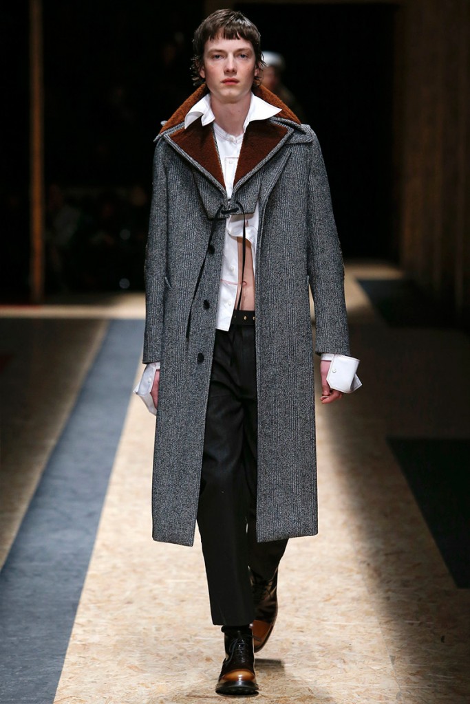 prada_fw16_fy301