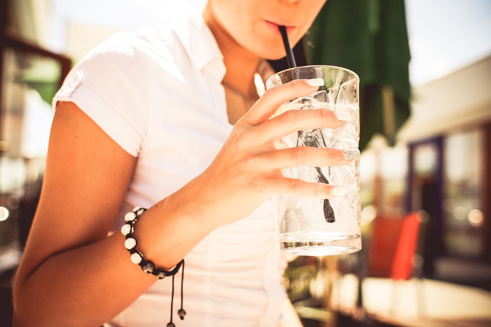 girl-drinking-lemonade-cocktail-picjumbo-com